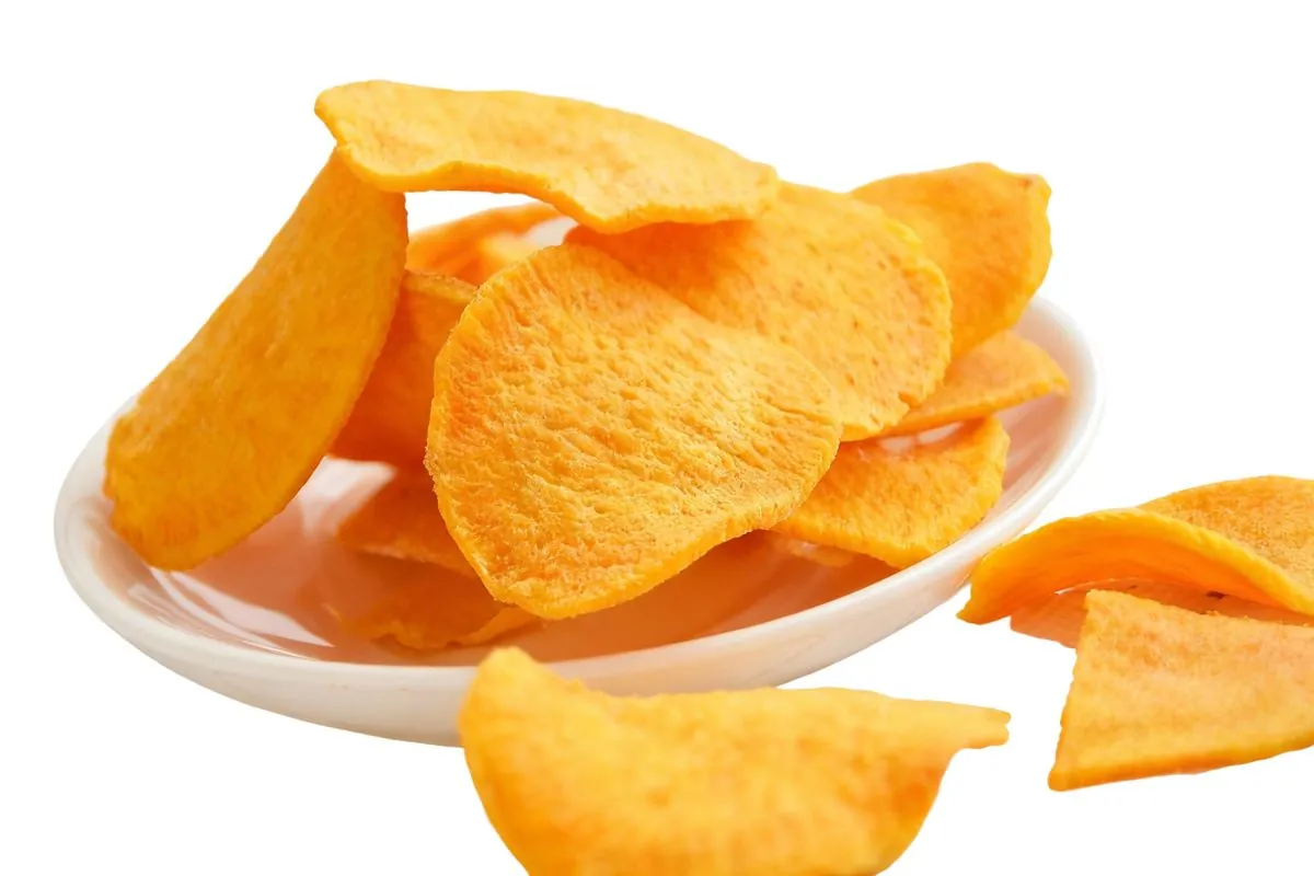 Vacuum-fried crisps